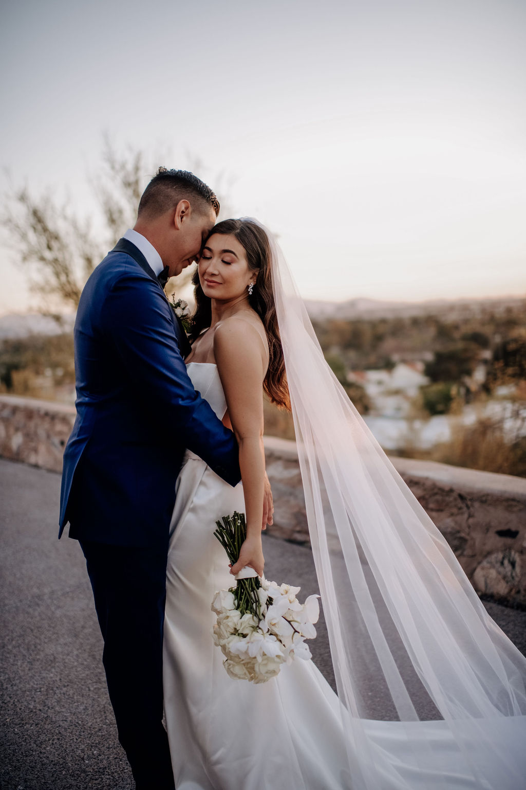 Modern and Minimalist Intimate Phoenix Wedding | Southwest Wed